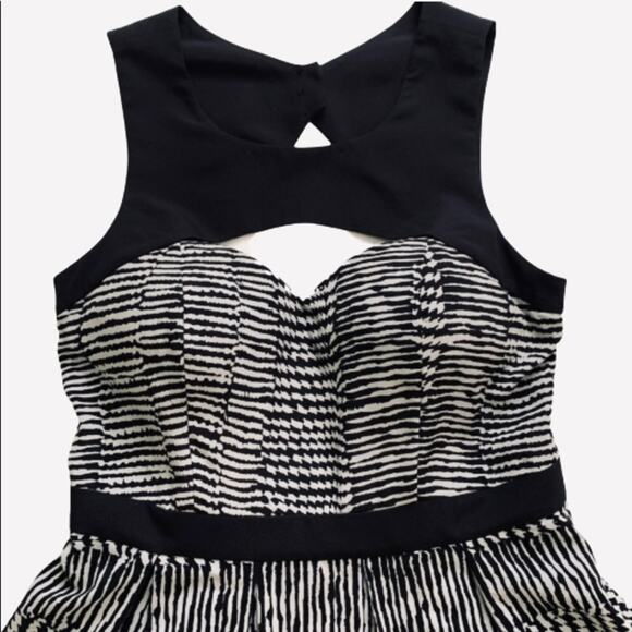 Guess Mini Dress Black White Cutout High Neck Sleeveless Mini Dress Size 6 - Picture 4 of 12